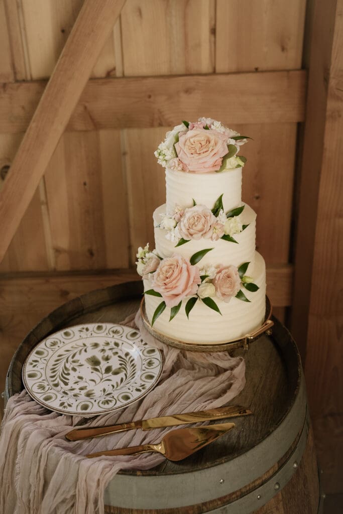 Blush and white flowers on the cake
